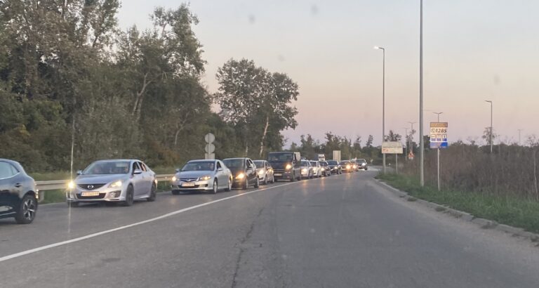 Kilometarska kolona na Rači: Duga čekanja na izlazak iz Srpske i ulazak u Srbiju