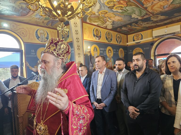 Mitropolit Fotije: Krst je oruđe pobjede