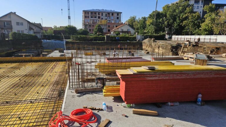 Stambeno-poslovni kompleks SKY RESIDENCE u Bijeljini gradi se ubrzanom dinamikom FOTO/VIDEO