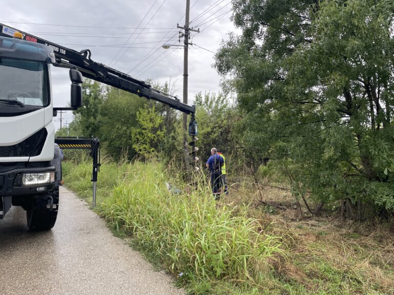 Nesreća u Lisovićima: Tinejdžer (15) se zakucao u betonsku banderu, ljekari mu se bore za život!