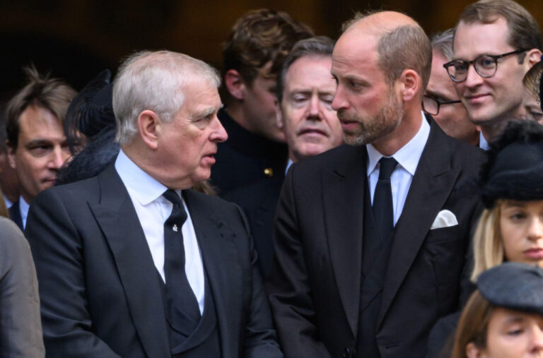 Kraljevski dvor u novom problemu: Šok prepiska sa Epstajnom FOTO