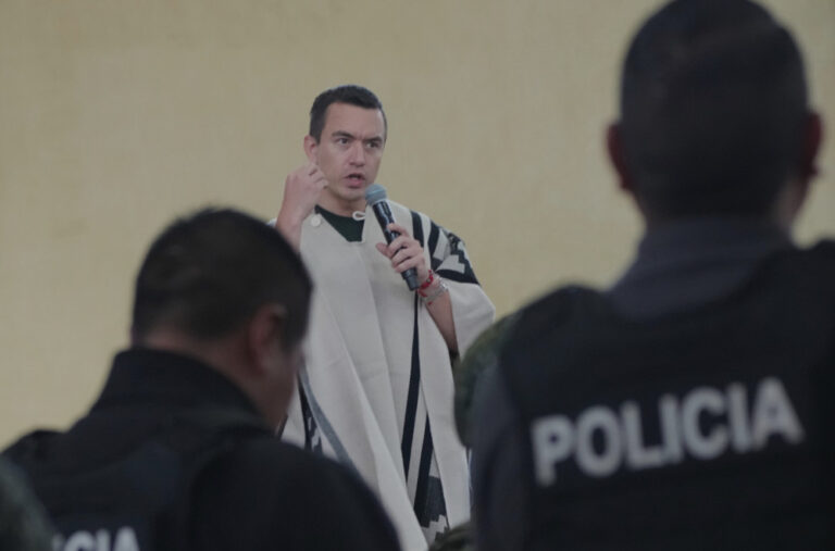 Napadnut predsjednik Ekvadora, na automobilu tragovi od metaka