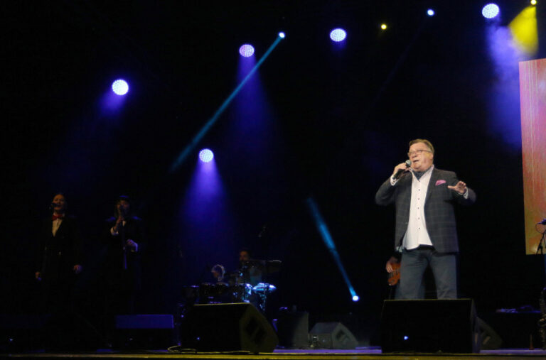 Sarajevom se ori „Miljacka“, „Romanija“…; Halidov sin pjeva uz suze FOTO/VIDEO