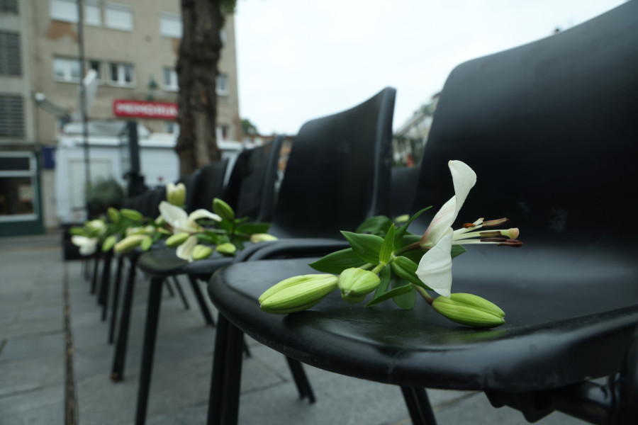 Ispraćaj Halida Bešlića na večni počinak: Jecaji u tužnoj povorci; Slike iz Sarajeva obilaze region FOTO
