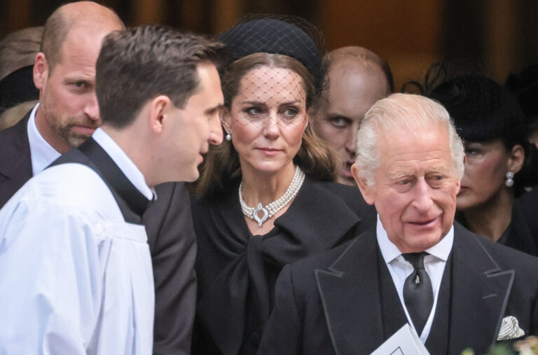 Pogoršano zdravlje kralja Čarlsa: „Odijelo visi na njemu“ FOTO