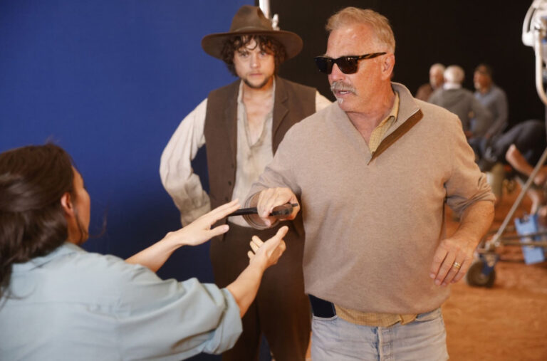 Kevin Kostner u problemu: Našao zlatnike i smaragde, ali ostao bez… FOTO