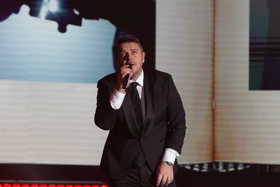 Uspeo je da snimi refren i strofu: Pevač progovorio o pesmi koju je napisao za Bešlića VIDEO