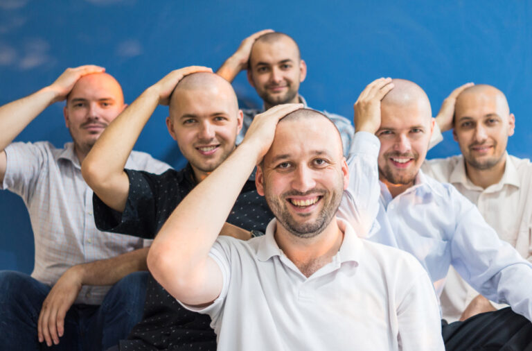 Ljudi se masovno šišali do glave u bioskopu VIDEO