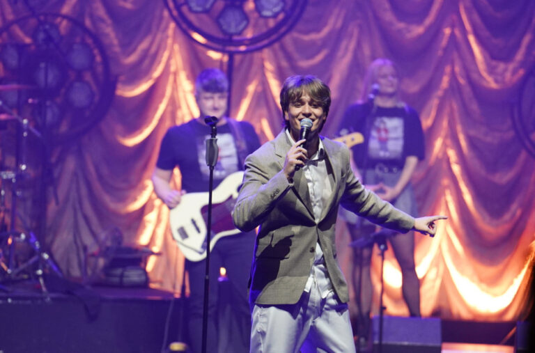 Ponovo redovi za Jakova: Beograd u znaku mlade muzičke zvijezde, rasprodat i treći Sava centar FOTO