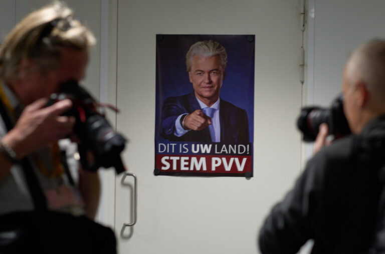 Kockari, 37,2 miliona dolara, američki sajt i holandski izbori