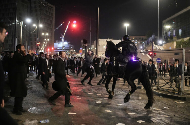 Ultraortodoksni Jevreji neće u vojsku – stotine hiljada Hareda na ulicama FOTO/VIDEO