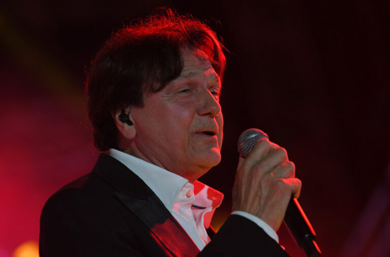 Zdravko Čolić se potresnim riječima oprostio od Halida Bešlića: „Voli te tvoj Čoki“