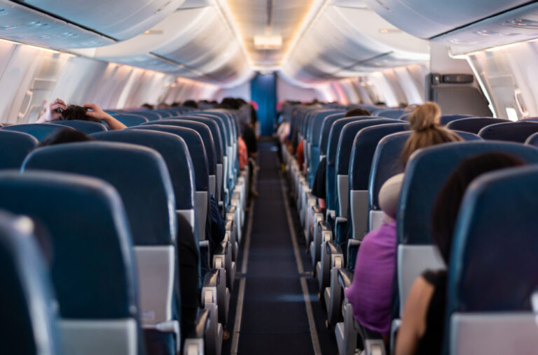 Nova odluka avio-kompanije: Besplatno pivo i vino za sve