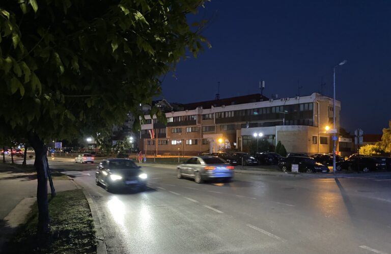 U ulici Živojina Mišića vozač udario policajca i krenuo u bijeg