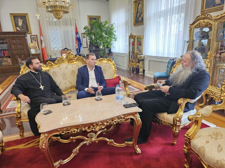 Ugljevik njeguje odličan odnos sa Crkvom: Mitropolit Fotije ugostio načelnika Gajića i namjesnika Tešića