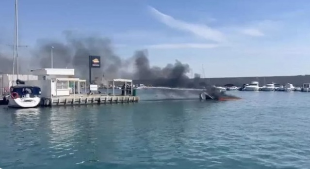 Panika na moru: Eksplodirao turistički brod; Ima povrijeđenih FOTO