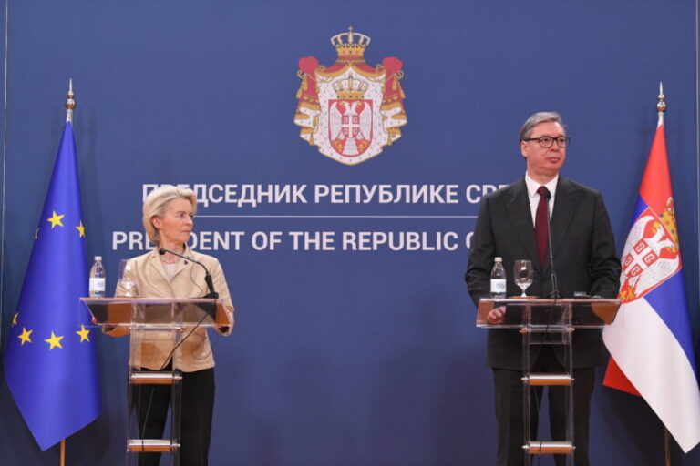 Šamaranje Vučića usred Beograda: „Sloboda, a ne represija. Partnerstvo, a ne potčinjavanje“: