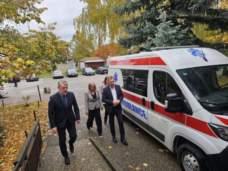 Ministar Šeranić u Ugljeviku: Dom zdravlja stabilan, rješavanje problema Centra za socijalni rad