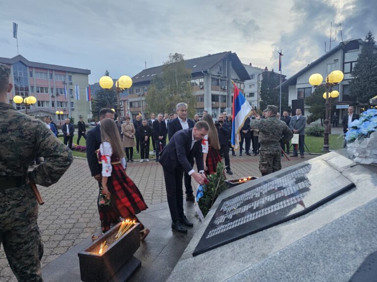 Za slobodu i Srpsku: Ugljevik se poklonio svojim herojima uoči krsne slave opštine