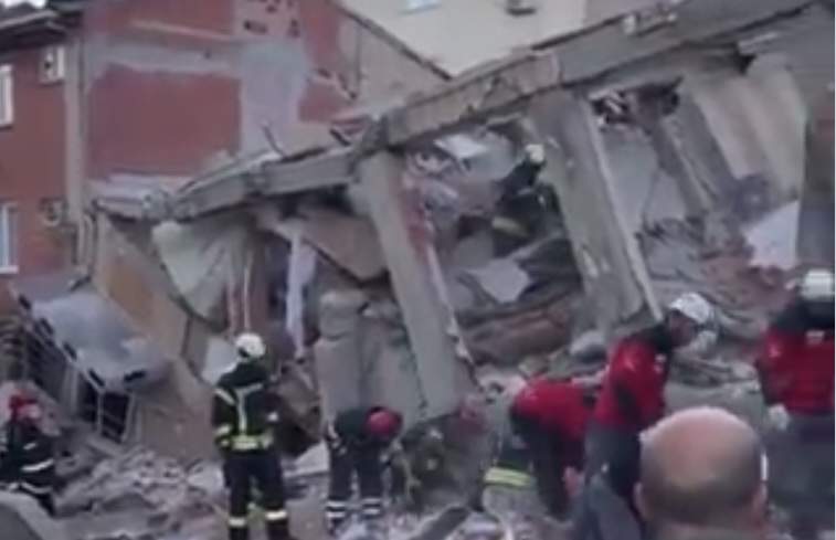 Urušila se zgrada: Ima mrtvih; Iz ruševina se čuju glasovi preživelih VIDEO