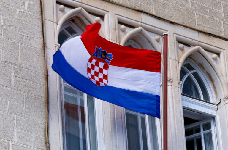 Hrvati opet u centru skandala zbog ustaštva: I na sportskom terenu tražili Tompsona