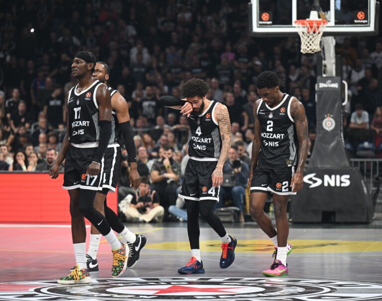 Navijači Partizana postrojili košarkaše posle Fenerbahčea