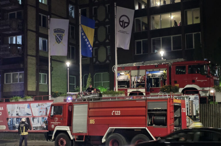 Otkazan javni doček Nove godine u Tuzli: „U ovom trenutku bi to bilo neprimjereno“