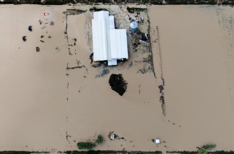 Poplave u Albaniji; Voda nosi sve pred sobom, ima mrtvih FOTO