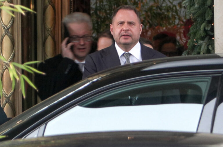 Jermak se povukao dan pred put u Ameriku: Da li su pregovori o miru dovedeni u pitanje?