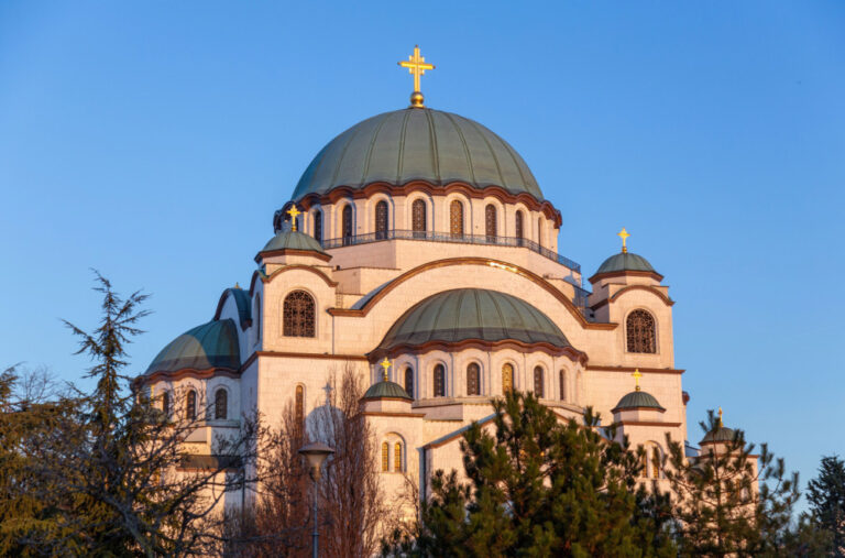 Patrijarh u Hramu Svetog Save služi parastos stradalima na Željezničkoj stanici u Novom Sadu FOTO