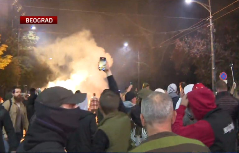 Haos u Beogradu: Pirotehnička sredstva i topovski udari bačeni iz „ćacilenda“ na građane