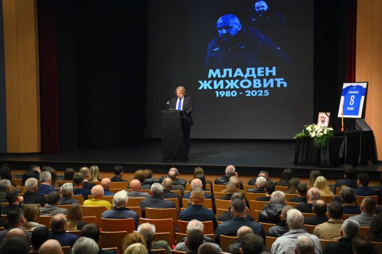 Održana komemoracija za Mladena Žižovića: Oproštaj od velikana bijeljinskog sporta