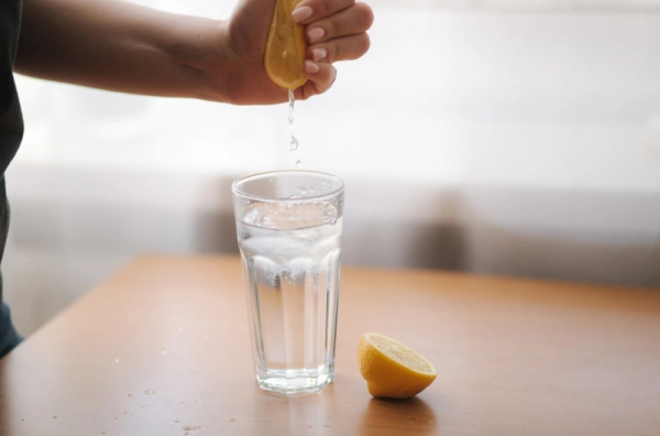 Šta se dešava sa vašim tijelom ako pijete vodu sa limunom baš svaki dan?