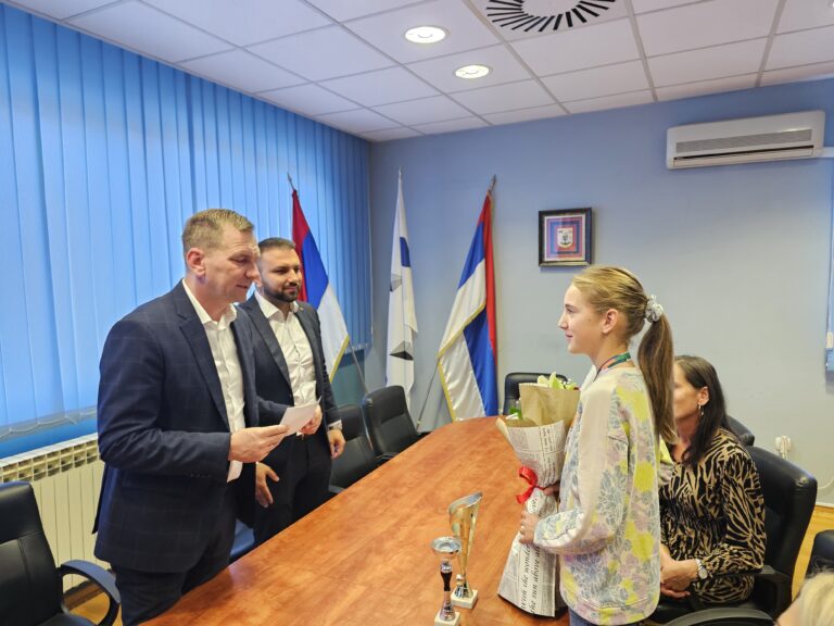 Prijem u opštini Ugljevik: Pažnja, počast i darovi za šampionku Danijelu Marković