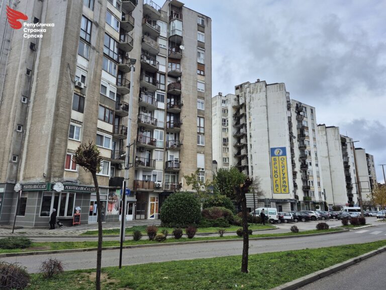 RSS Bijeljina pita: Zbog čega „bijele zgrade“ nemaju grijanje i niko ne rješava problem?