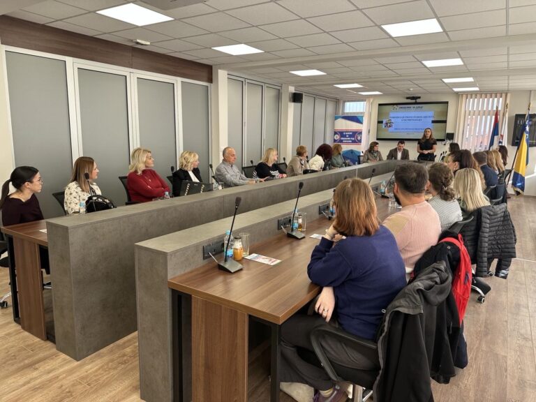 Centar za socijalni rad Bijeljina: Okrugli sto o ulozi hraniteljskih porodica