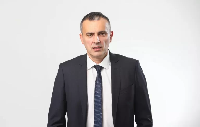 Babalj: „Karan moli Boga da izgubi izbore u nedjelju“