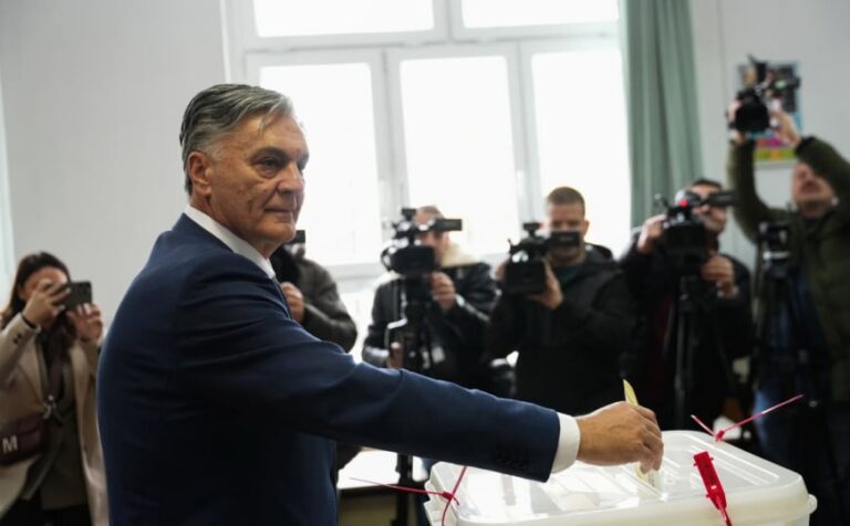 Siniša Karan glasao u banjalučkom naselju Rosulje