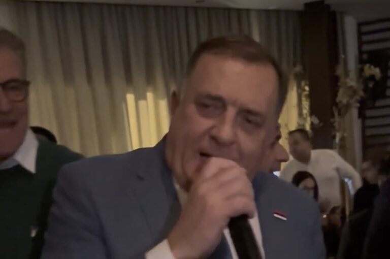 Slavlje u SNSD-u trajalo do kasno u noć: Dodik zapjevao nakon pobjede Karana
