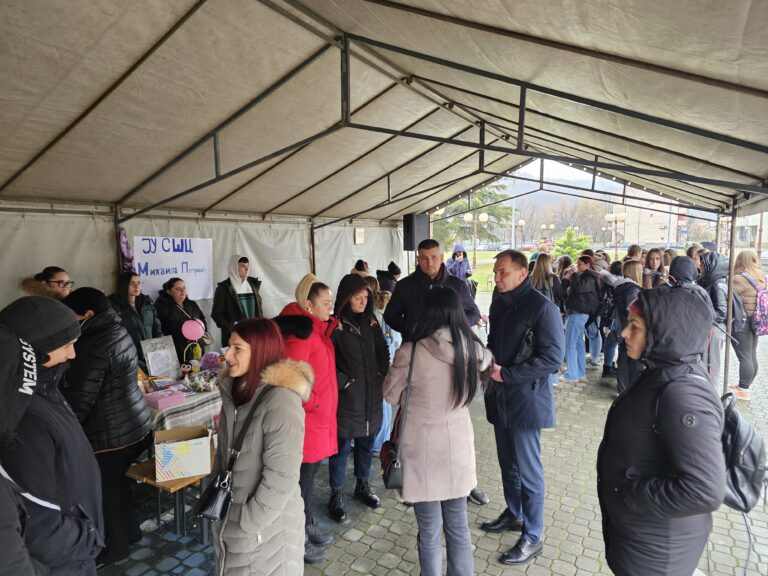 Humanitarni bazar za sveštenika Bogdana Stjepanovića: Ugljevičani još jednom pokazali veliko srce