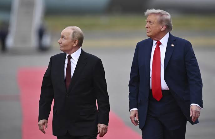 Tramp poklekao pred Putinom