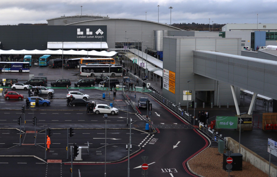 Izvršen napad na Hitrou: Povređeno više ljudi VIDEO