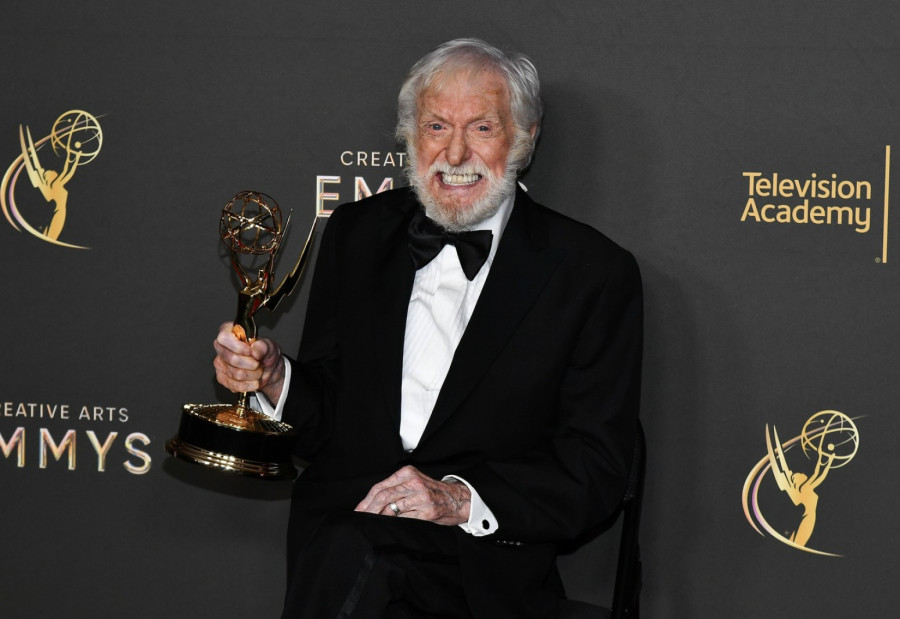 Dik Van Dajk ima 100 godina, i zvanično više ne sme da slaže Lego