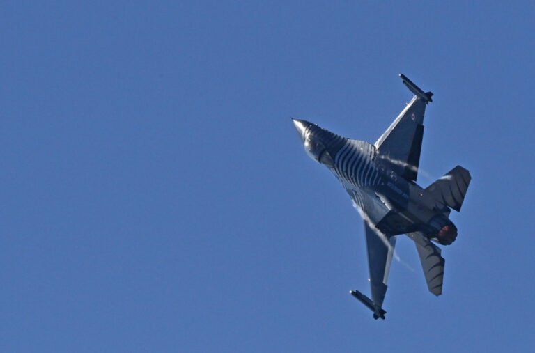 Srušio se američki borbeni avion: Snimljen trenutak pada VIDEO