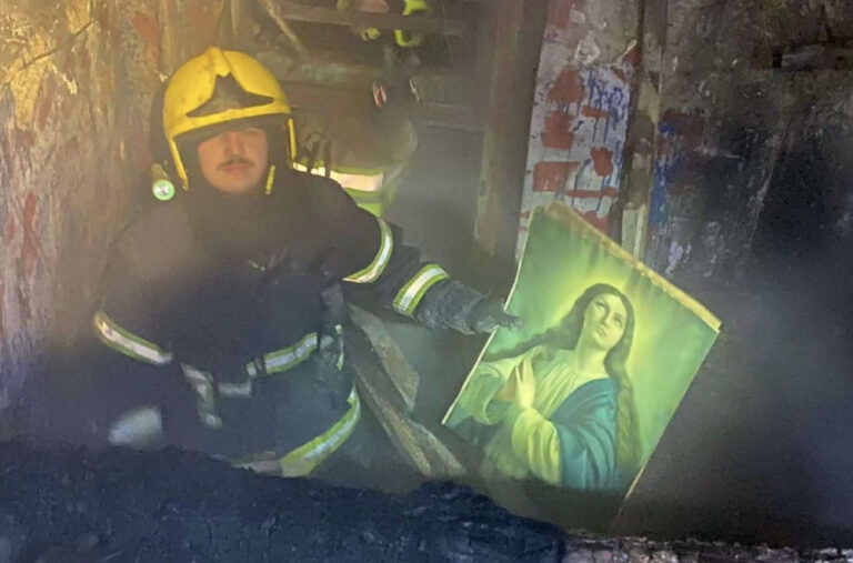 Čudo u Senti: Porodična kuća skoro potpuno izgorjela, ali ikona ostala nekatnuta FOTO