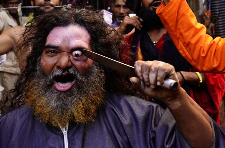 Kako izgleda najbizarniji festival na svijetu: „Vade“ oči, probadaju se, sjeku jezik …FOTO