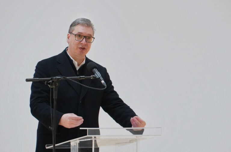 Vučić na otvaranju sportske dvorane u Putincima