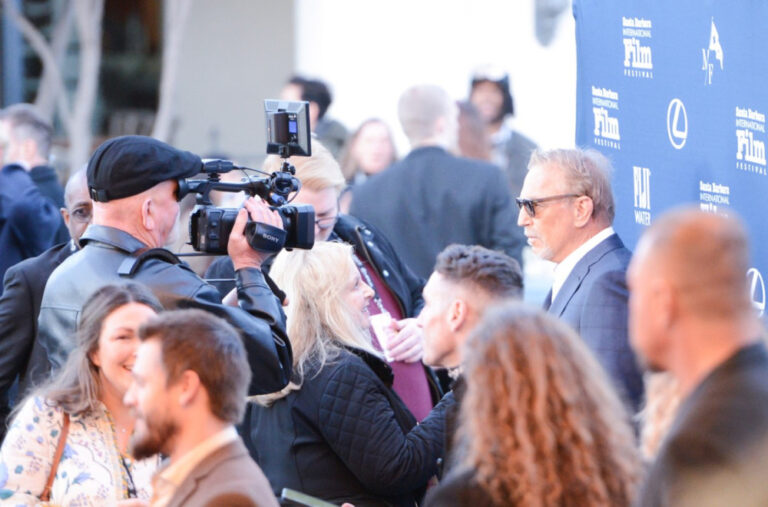 Tužba za Kevina Kostnera: Nije platio kostime? VIDEO