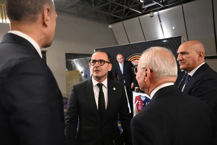 Da li ova fotografija znači kraj uprave Partizana?!