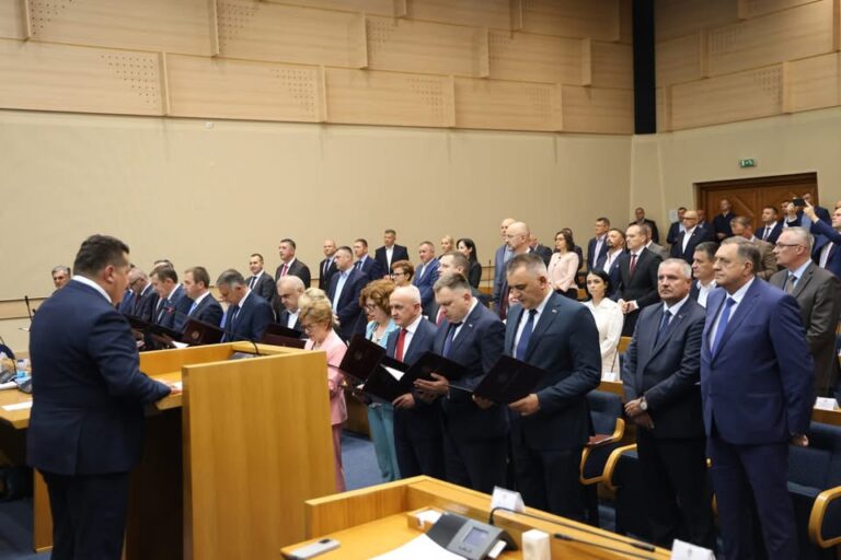 Vlada RS usvojila prijedlog budžet za 2026. u iznosu od 7,4 milijarde KM: Koliko dobijaju penzioneri i borci?